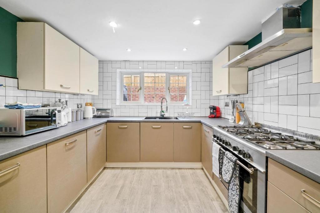 Deluxe 5 Bed In Central Whitby - Parking - Hot Tub Eksteriør billede